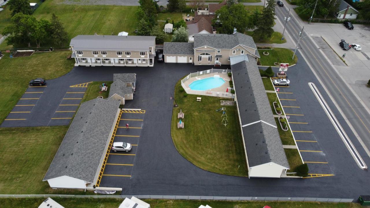 Fox Motor Inn ナパニー エクステリア 写真